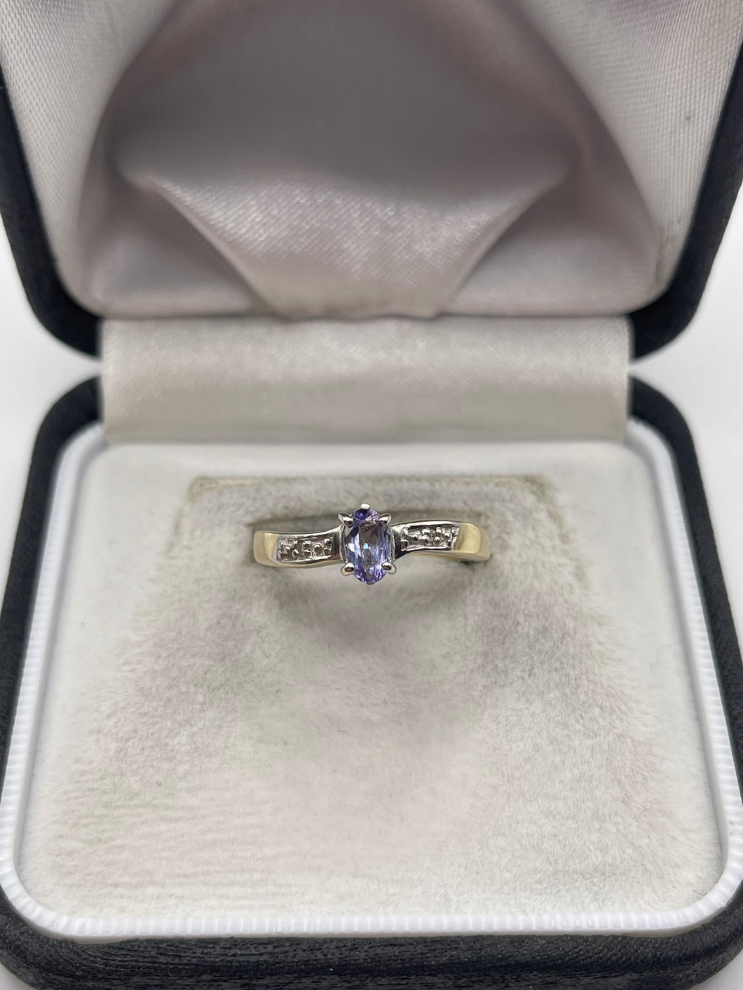 9ct gold tanzanite and diamond ring