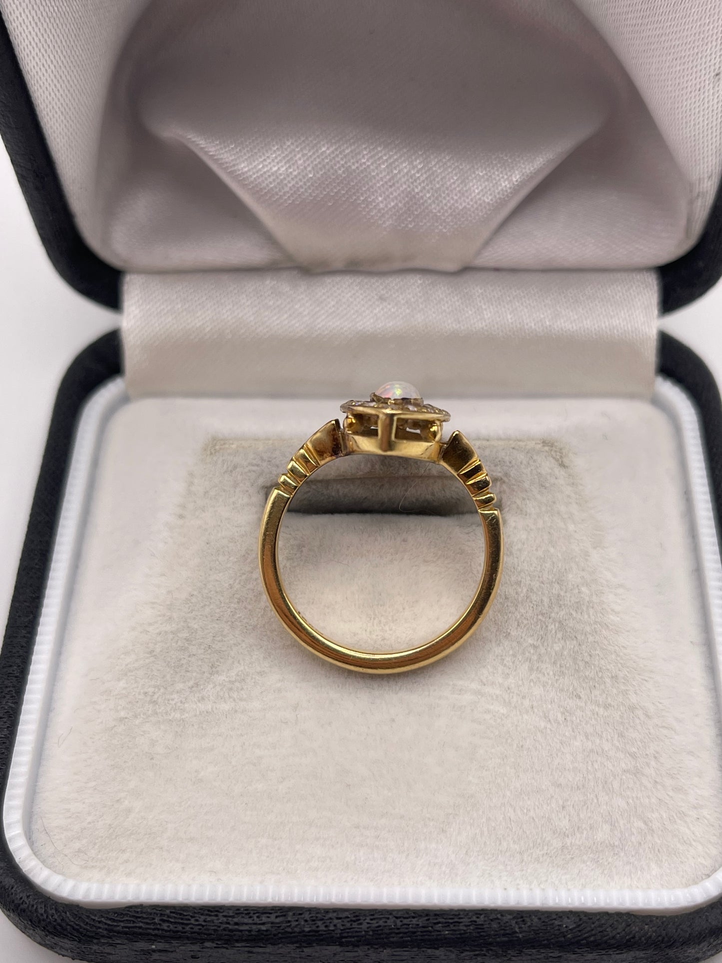 18ct gold opal and diamond ring