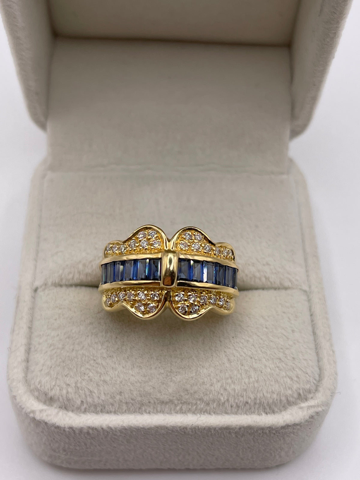 18ct gold sapphire and diamond ring