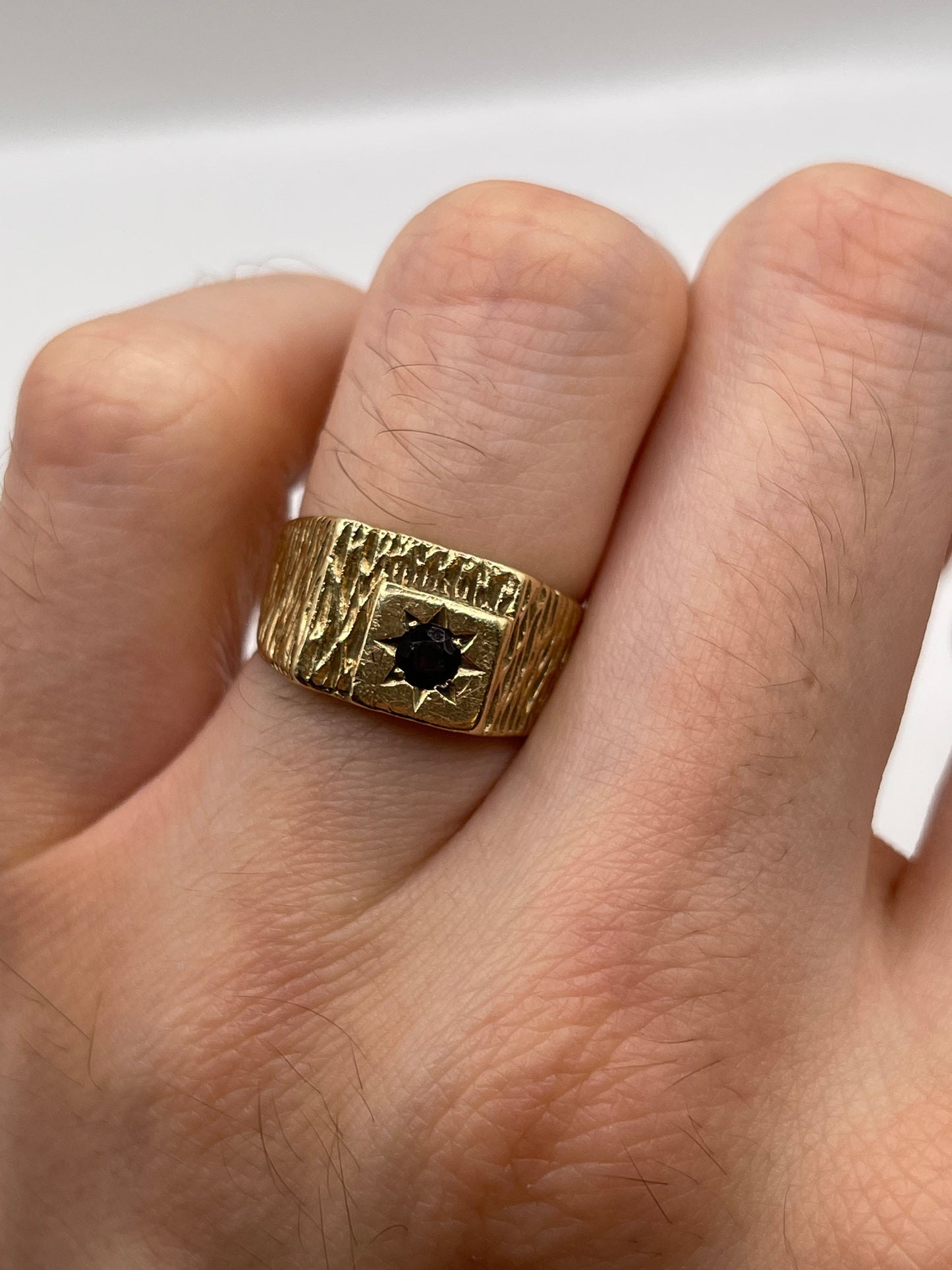 9ct gold garnet signet ring