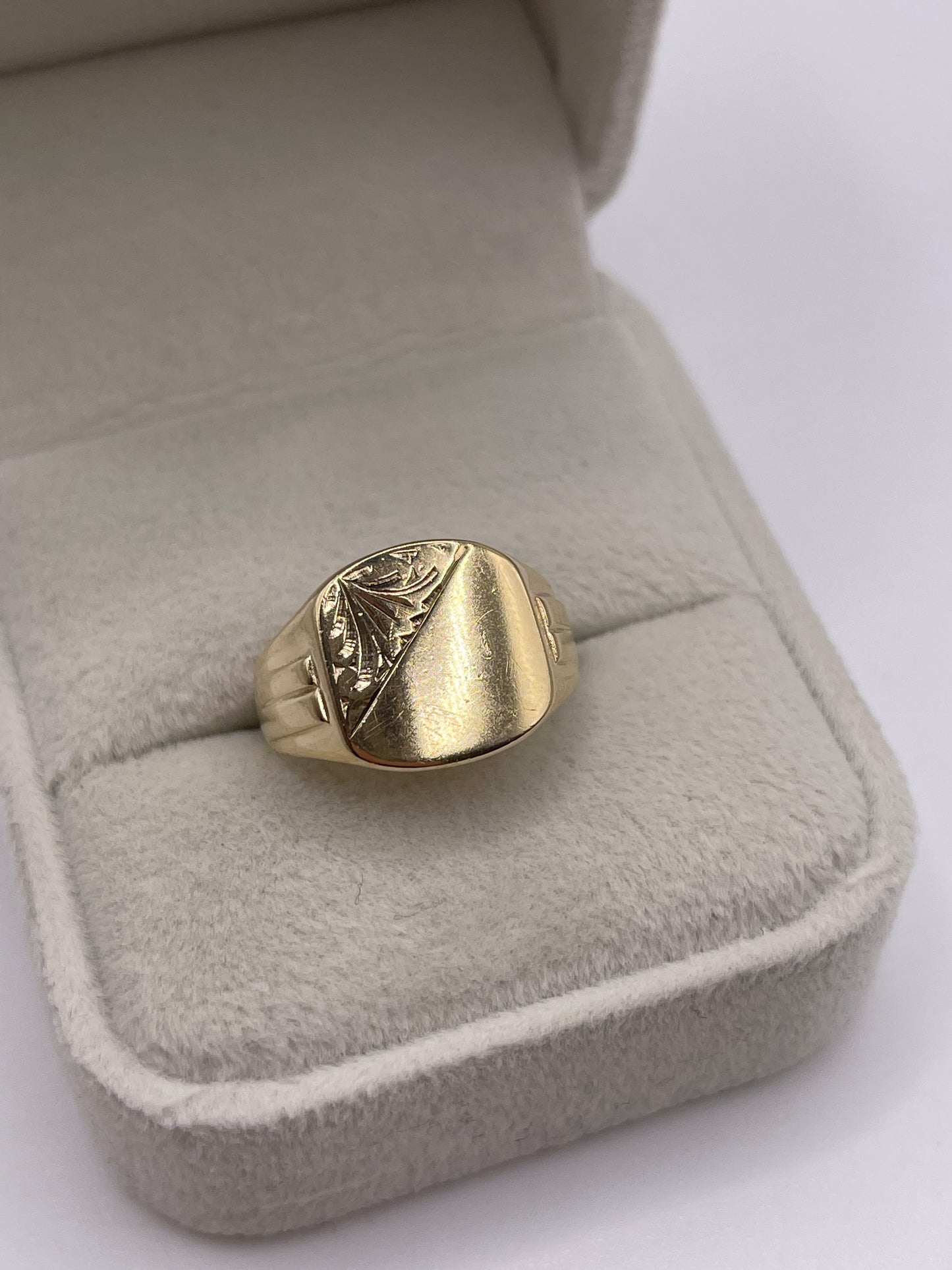 9ct gold signet ring