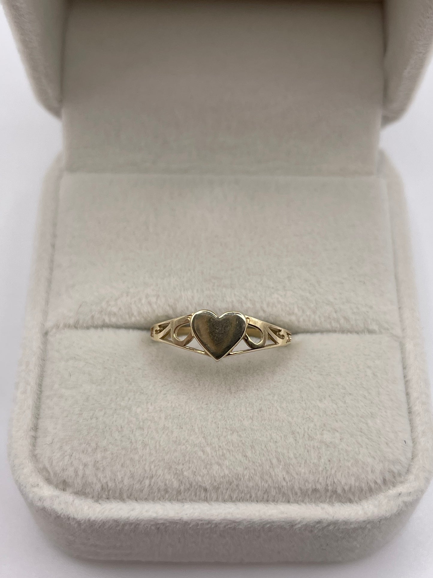 9ct gold heart ring