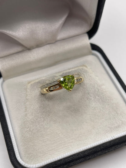 9ct gold peridot and diamond ring