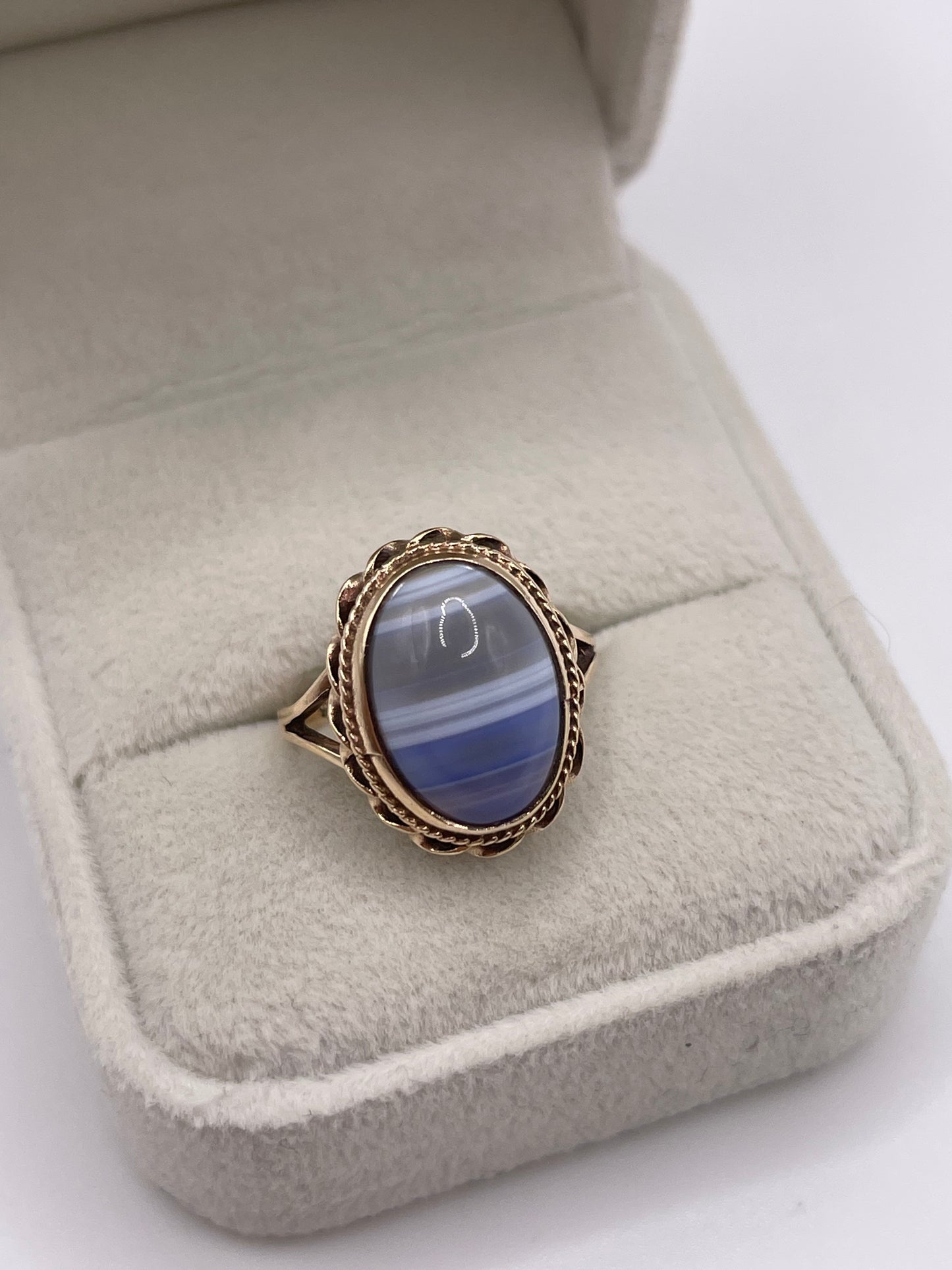 9ct gold agate ring