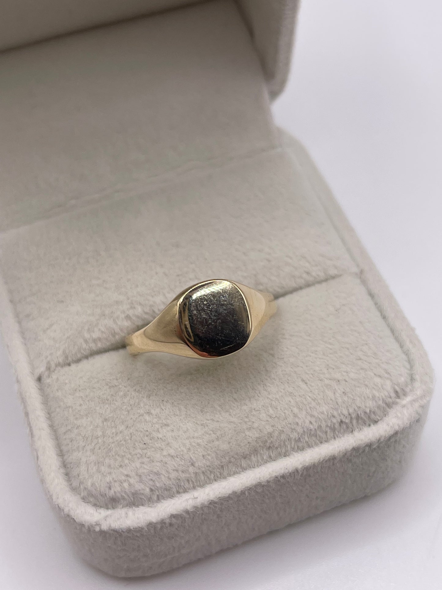 9ct gold signet ring