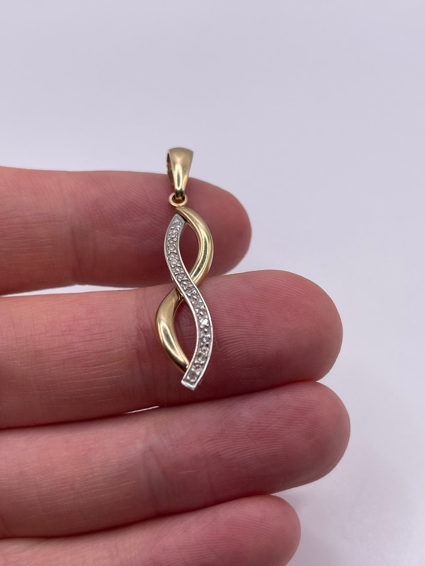 9ct gold diamond pendant