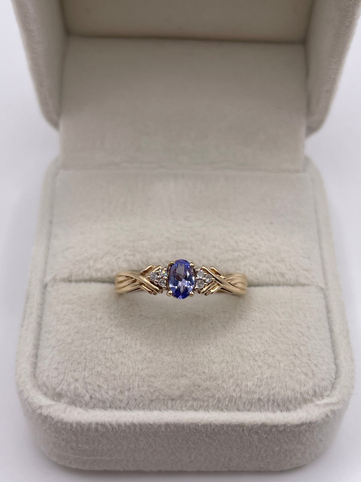 9ct gold tanzanite and diamond ring