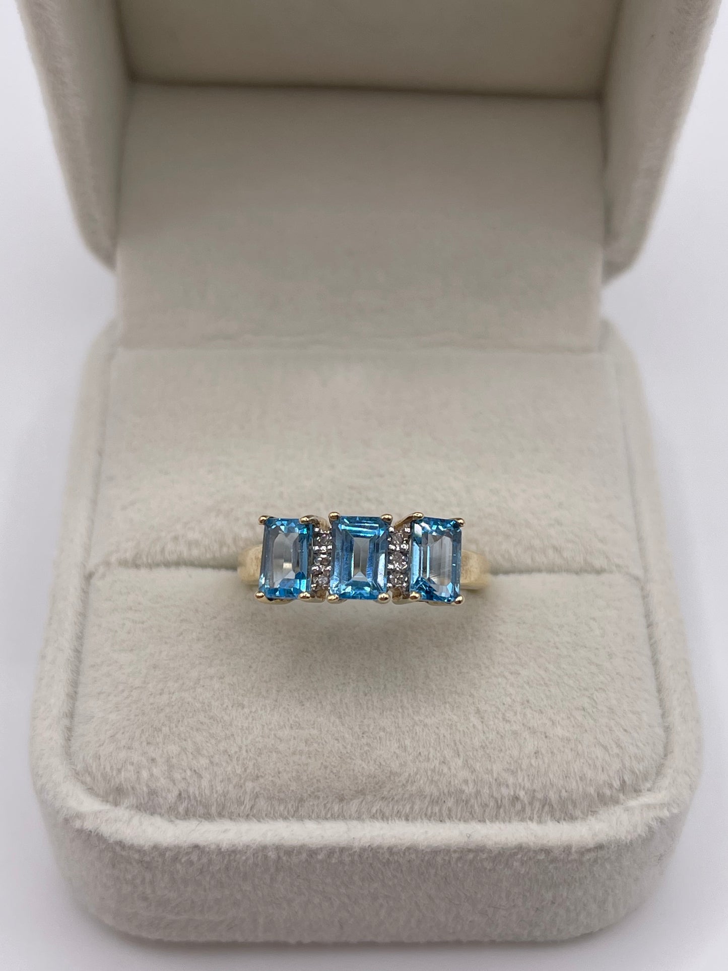 9ct gold topaz and diamond ring