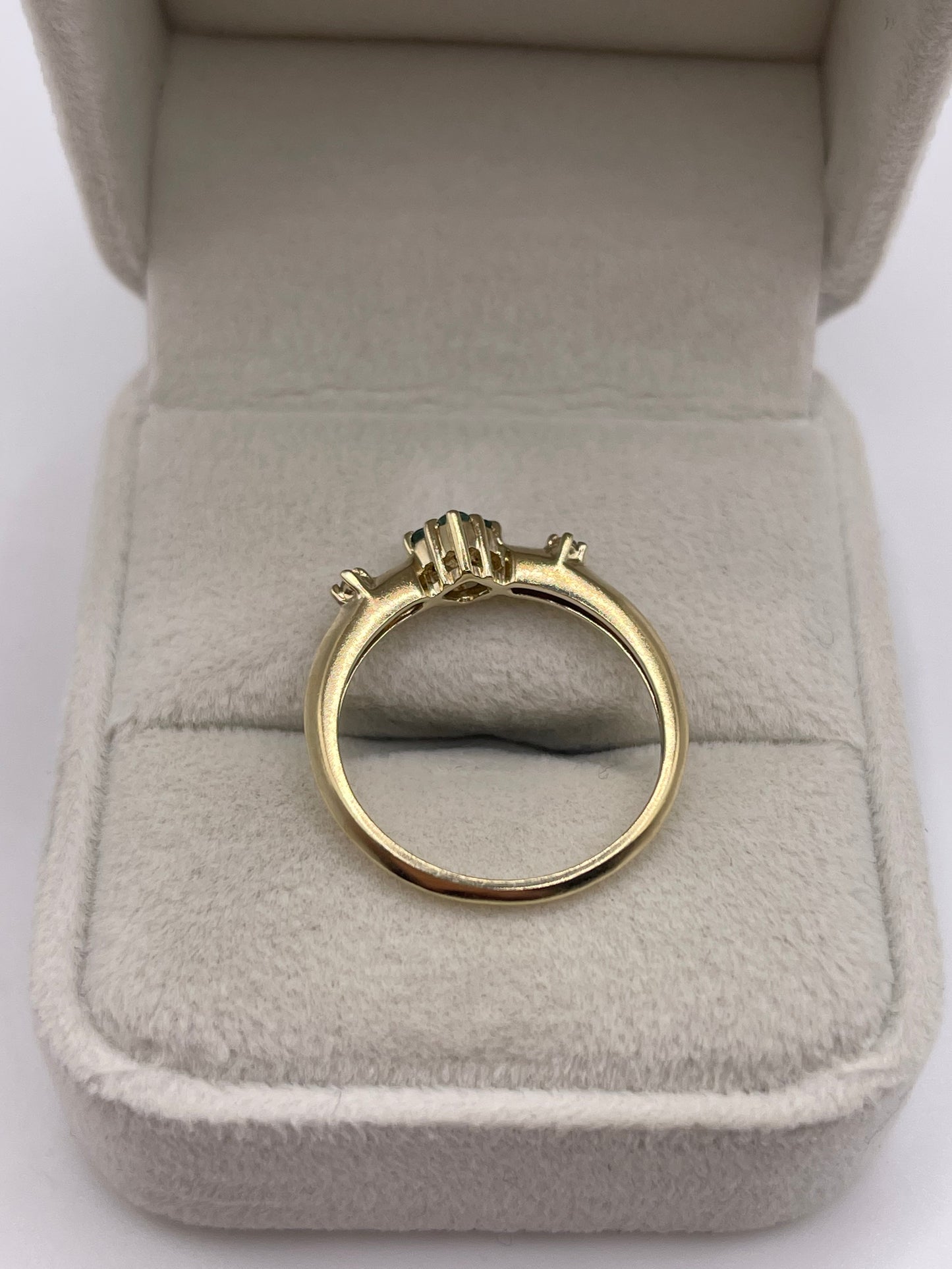 9ct gold emerald and diamond ring