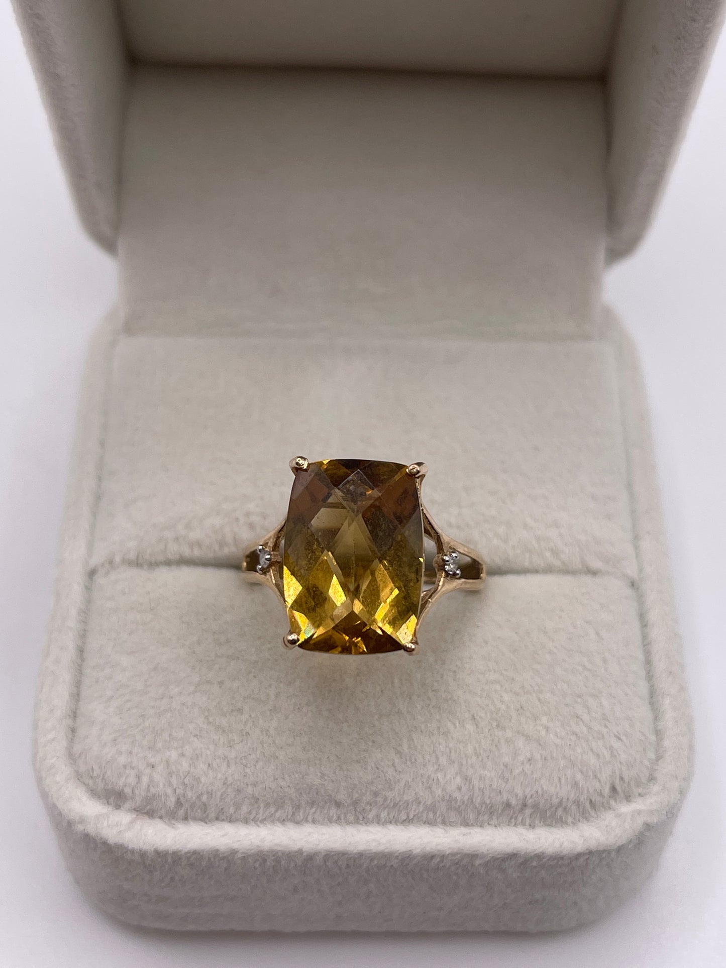 9ct gold quartz and diamond ring