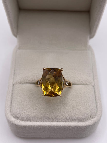 9ct gold quartz and diamond ring