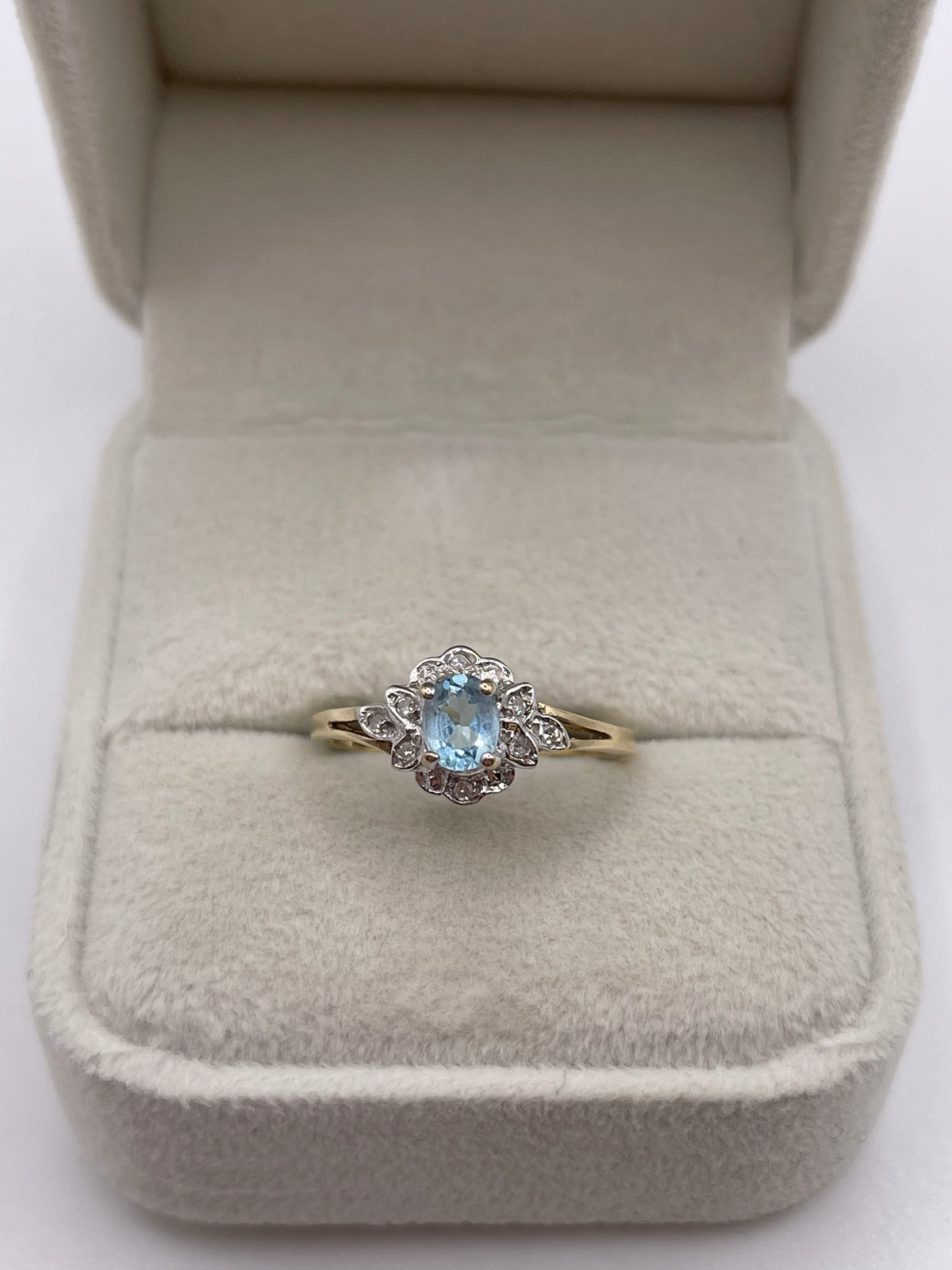 9ct gold aquamarine and diamond ring