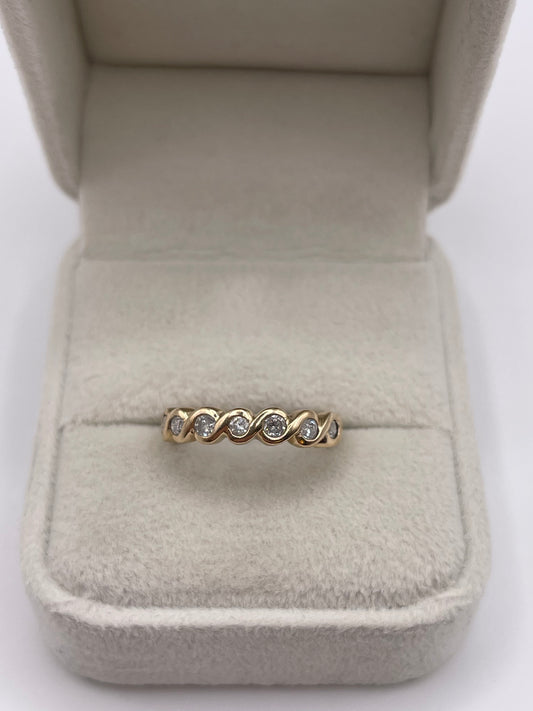 9ct gold diamond ring