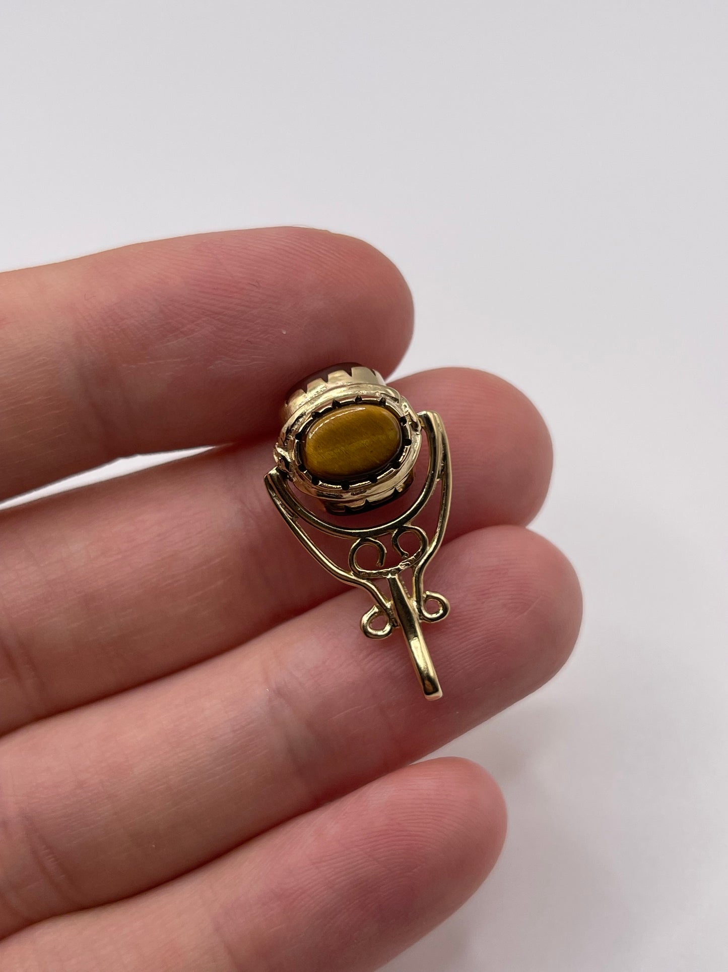 9ct gold gemstone spinning fob pendant