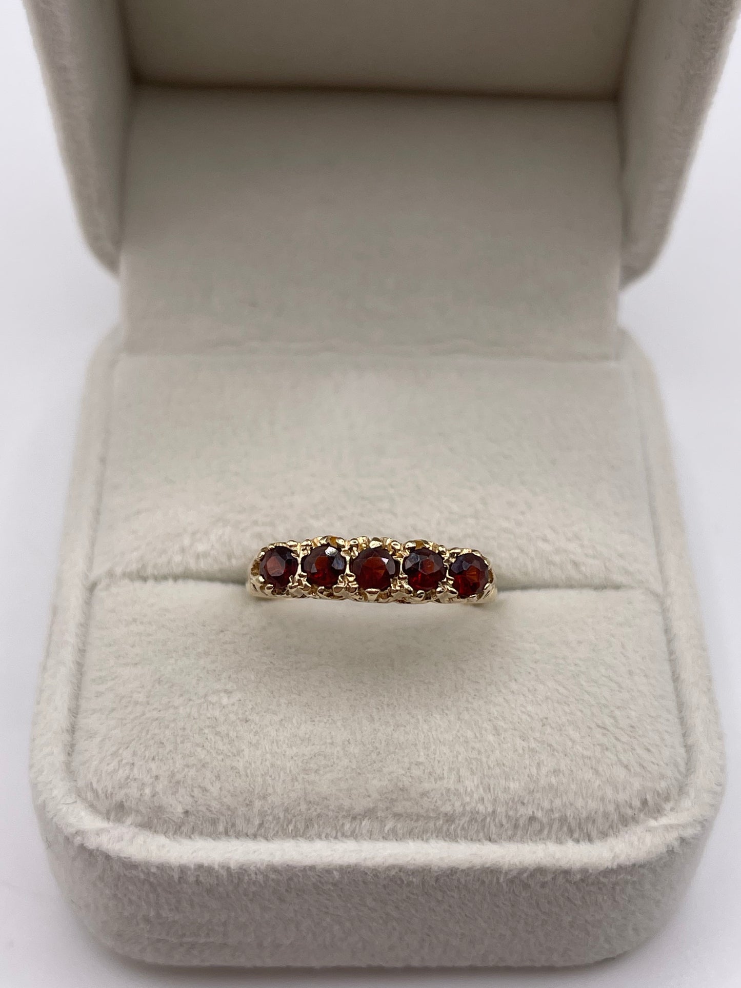9ct gold garnet ring