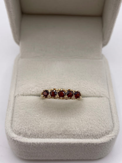 9ct gold garnet ring