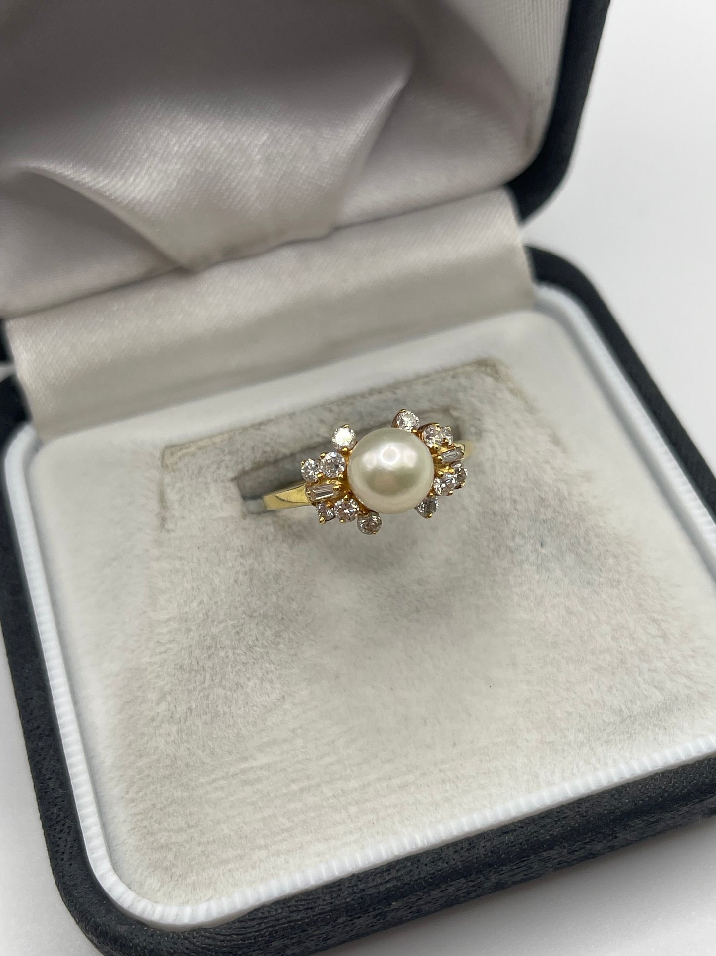 18ct gold pearl and diamond ring