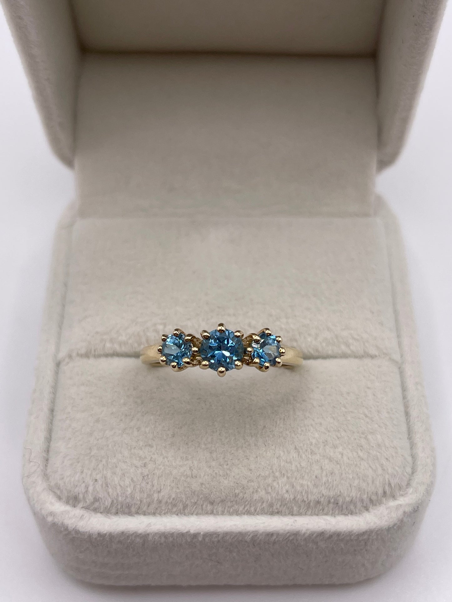 9ct gold blue topaz ring