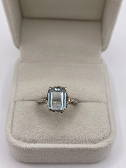 9ct white gold aquamarine ring