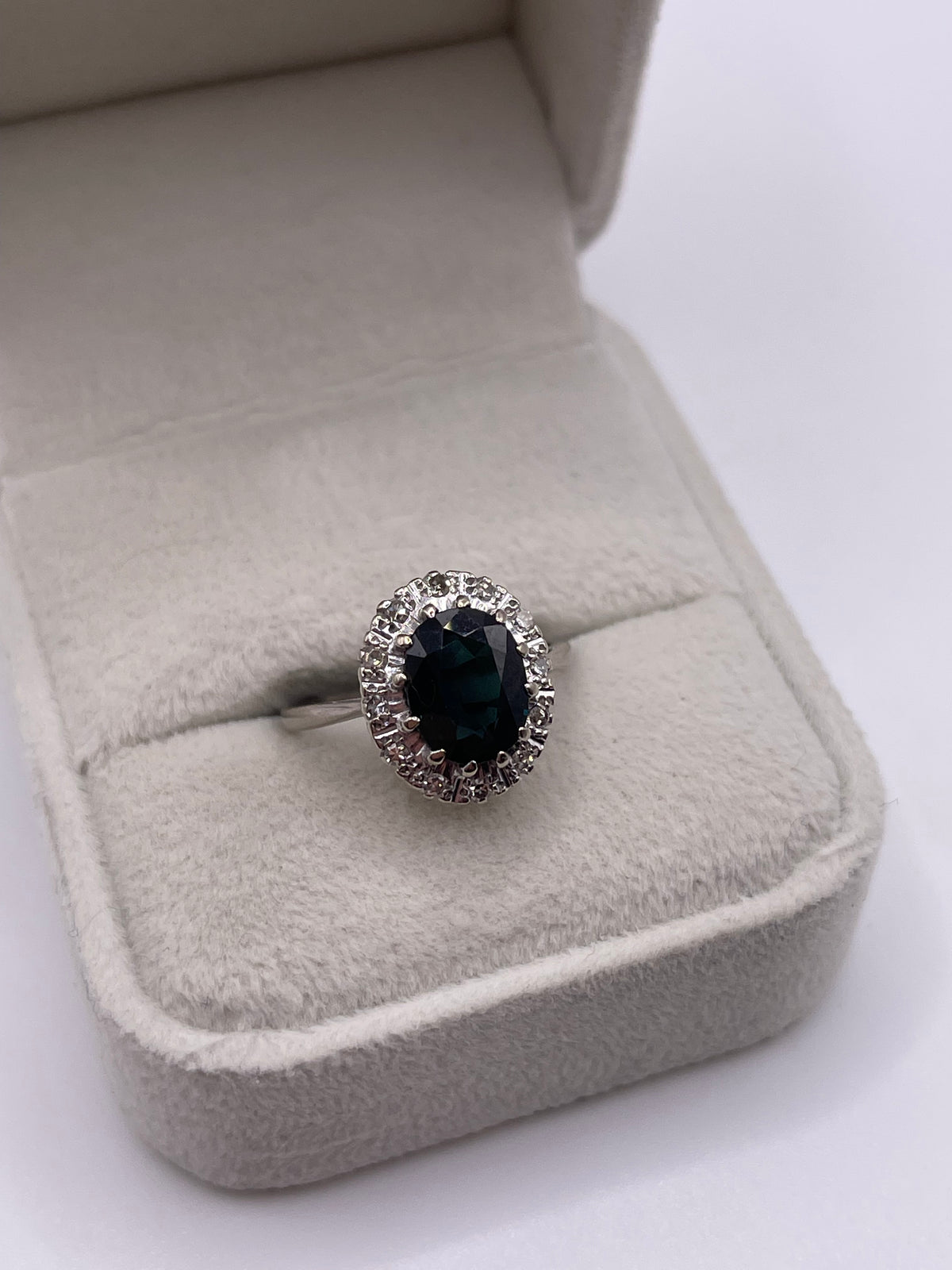 18ct white gold sapphire and diamond ring