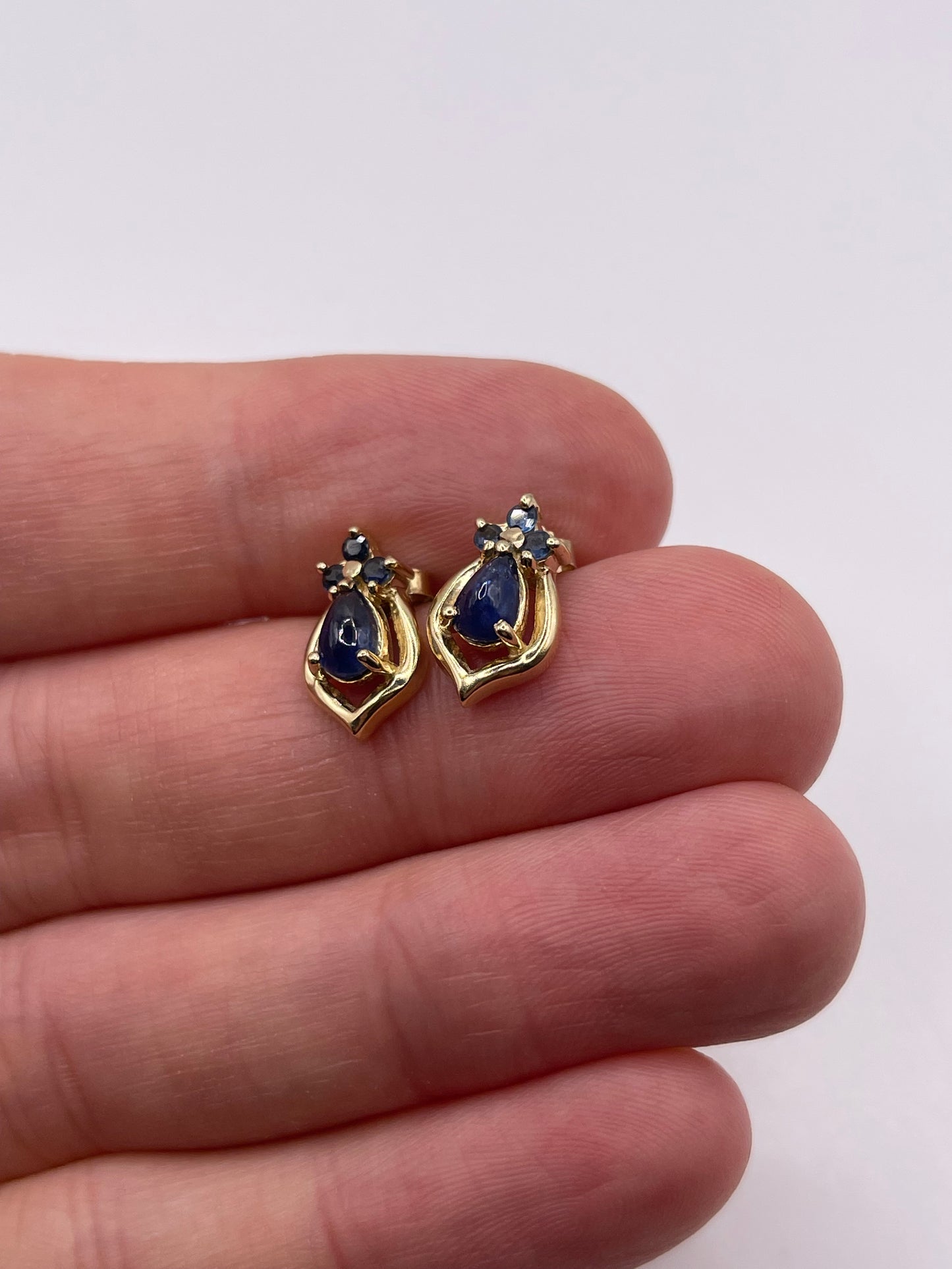 9ct gold sapphire earrings