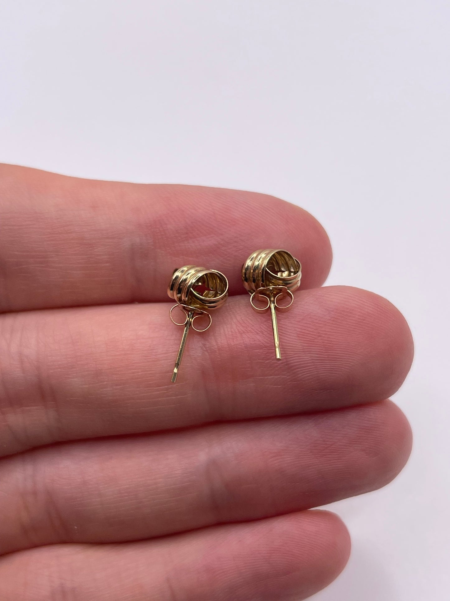 9ct gold knot earrings