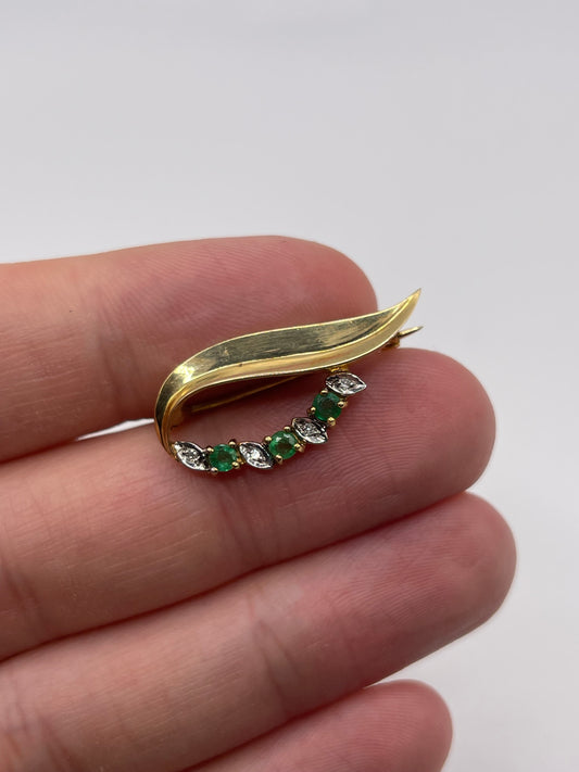 9ct gold emerald and diamond brooch
