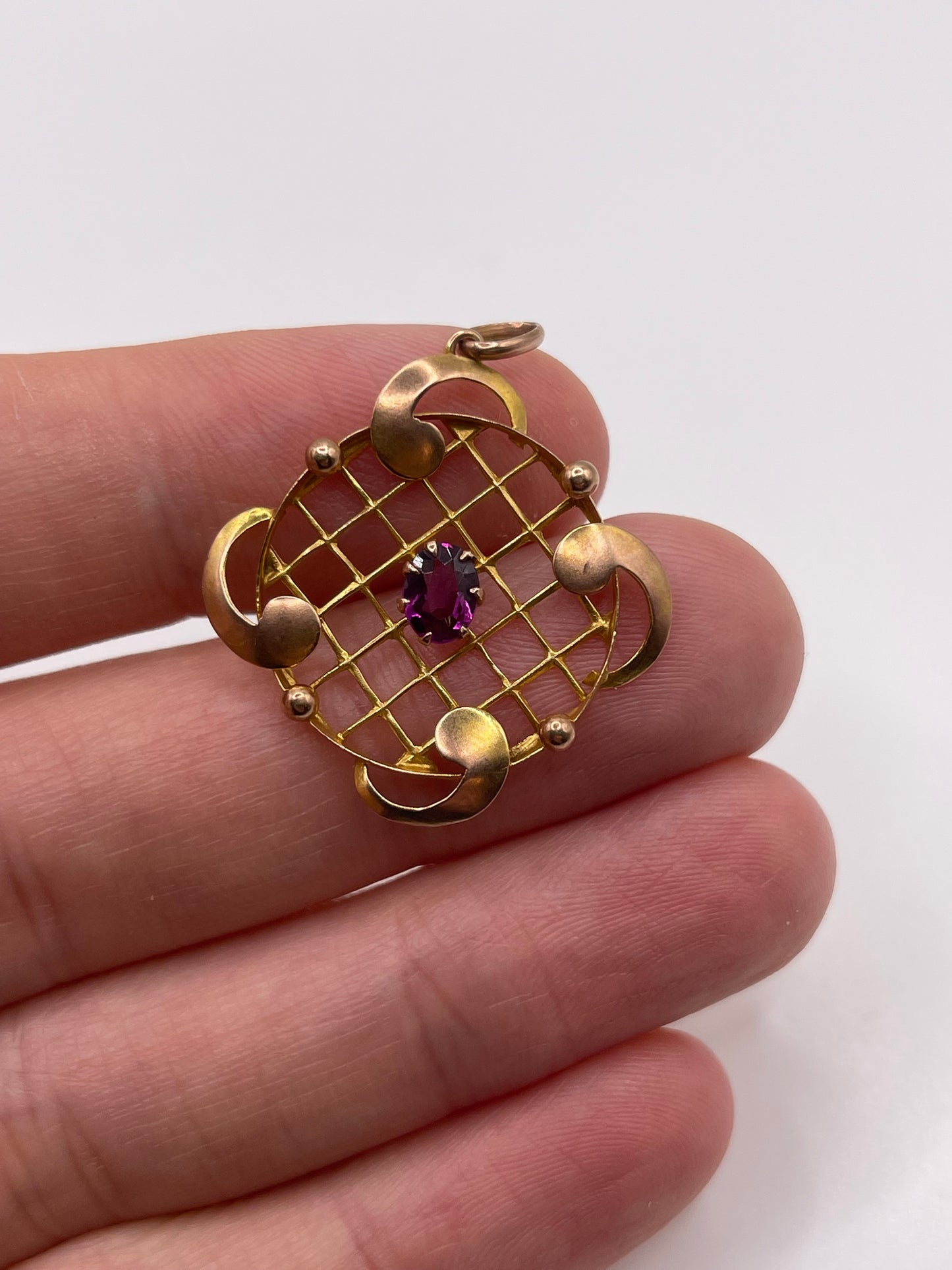 Antique 9ct gold garnet pendant