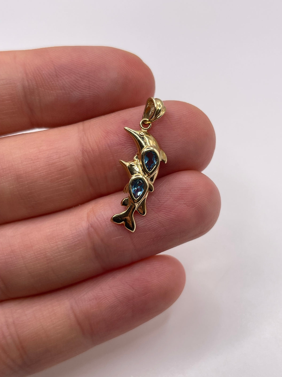9ct gold topaz dolphin pendant