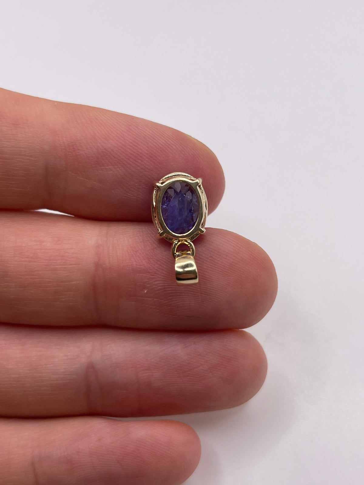 9ct gold tanzanite pendant