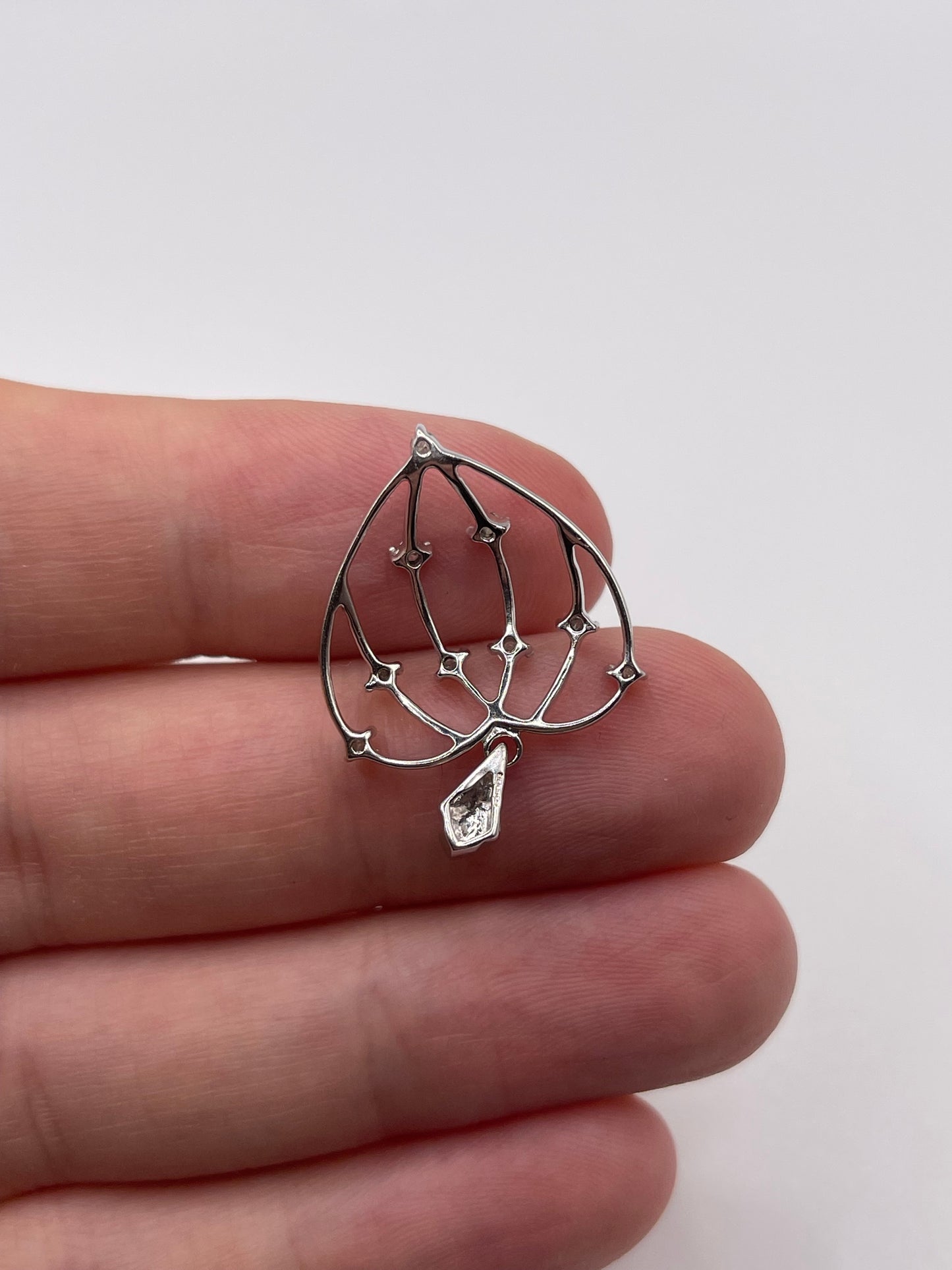 9ct white gold diamond heart pendant