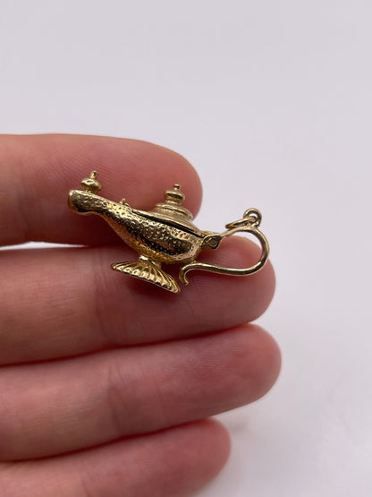 9ct gold genie lamp charm