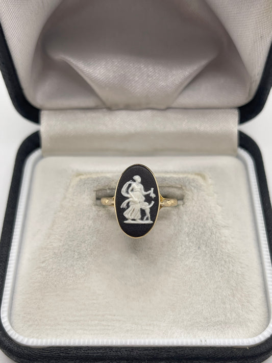 9ct Wedgwood cameo ring
