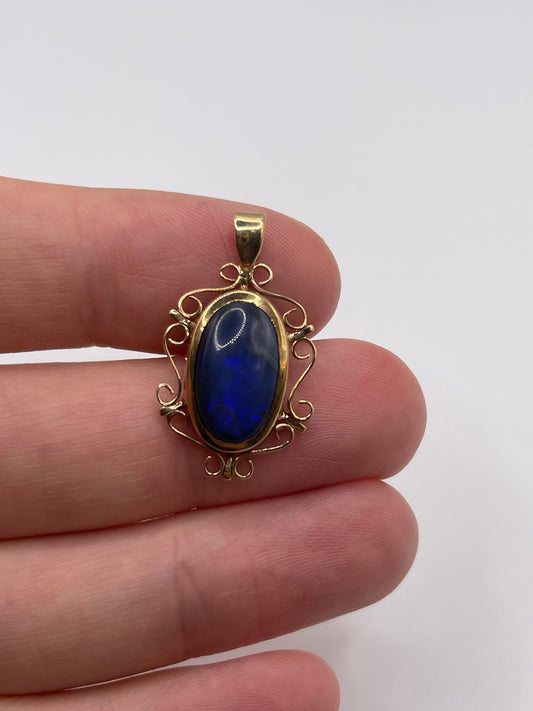 9ct gold boulder opal pendant