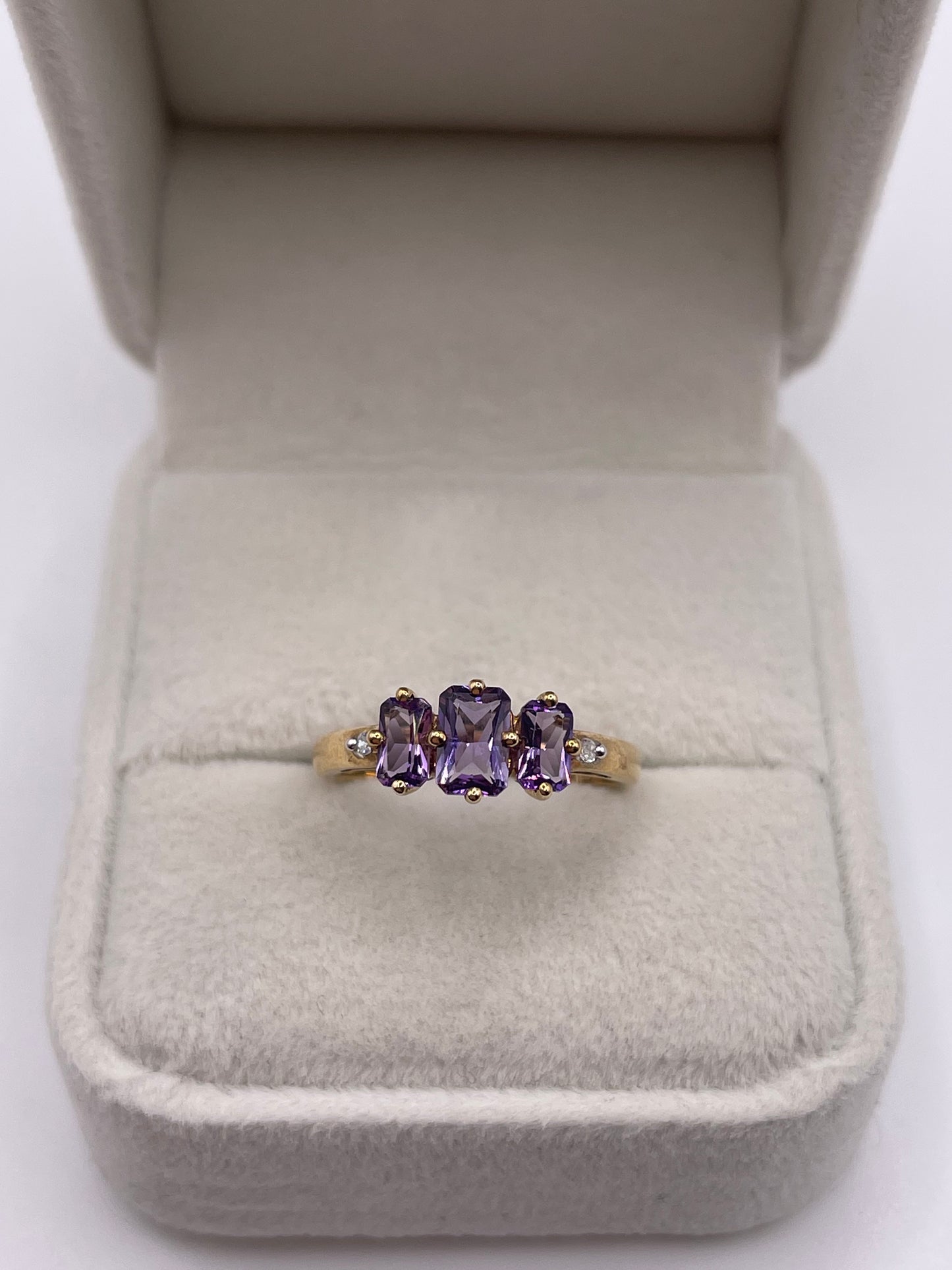 9ct gold amethyst and diamond ring