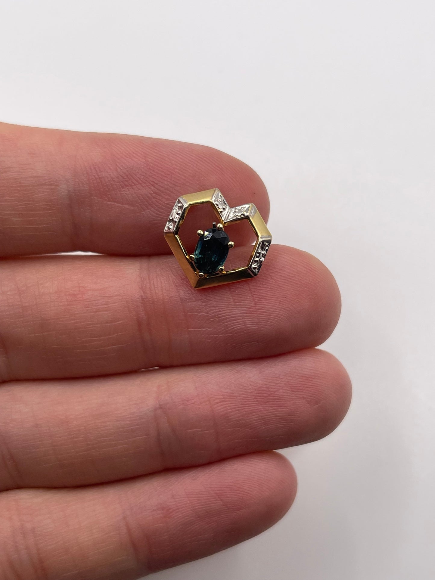 9ct gold topaz pendant