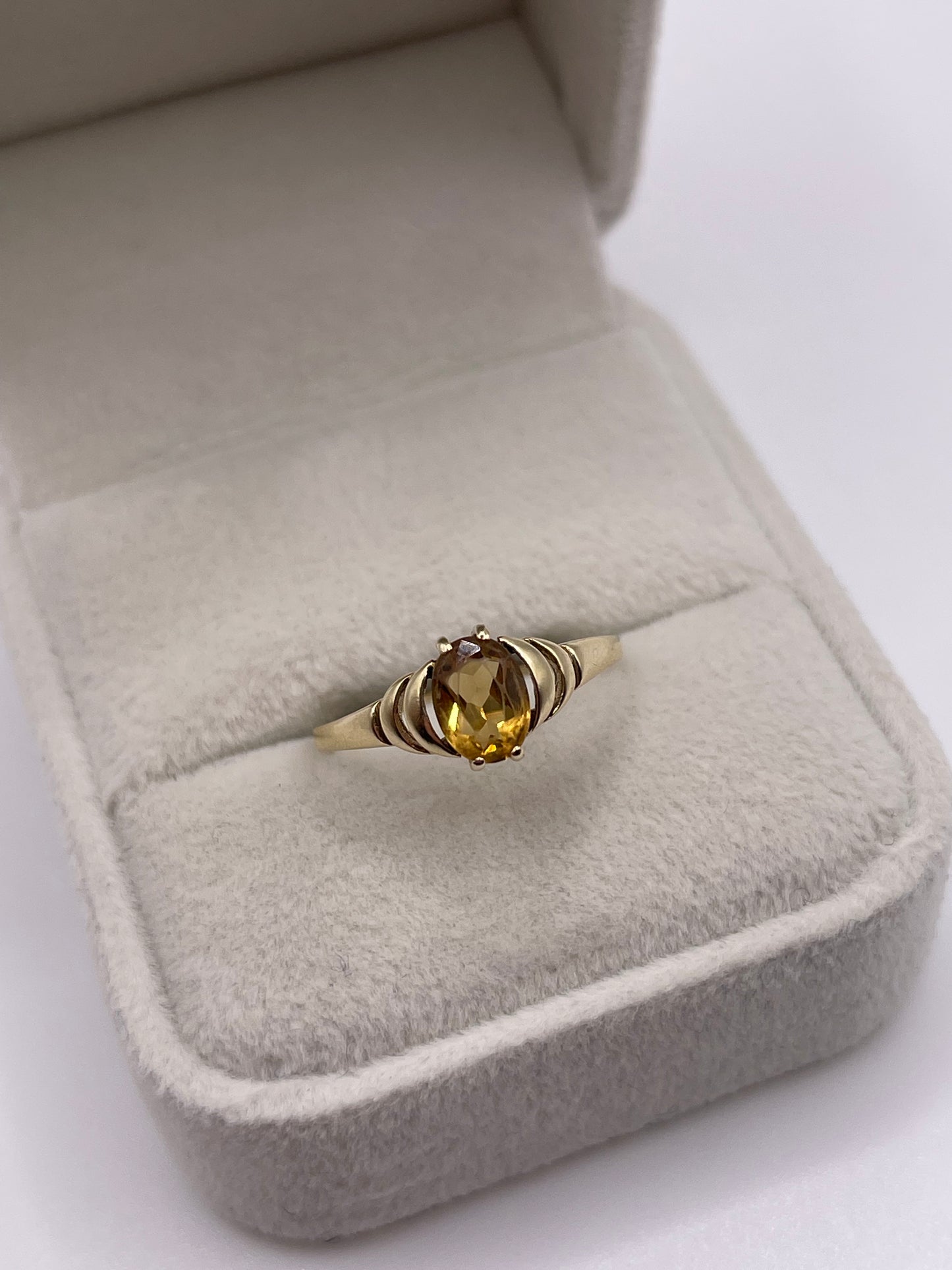 9ct gold citrine ring