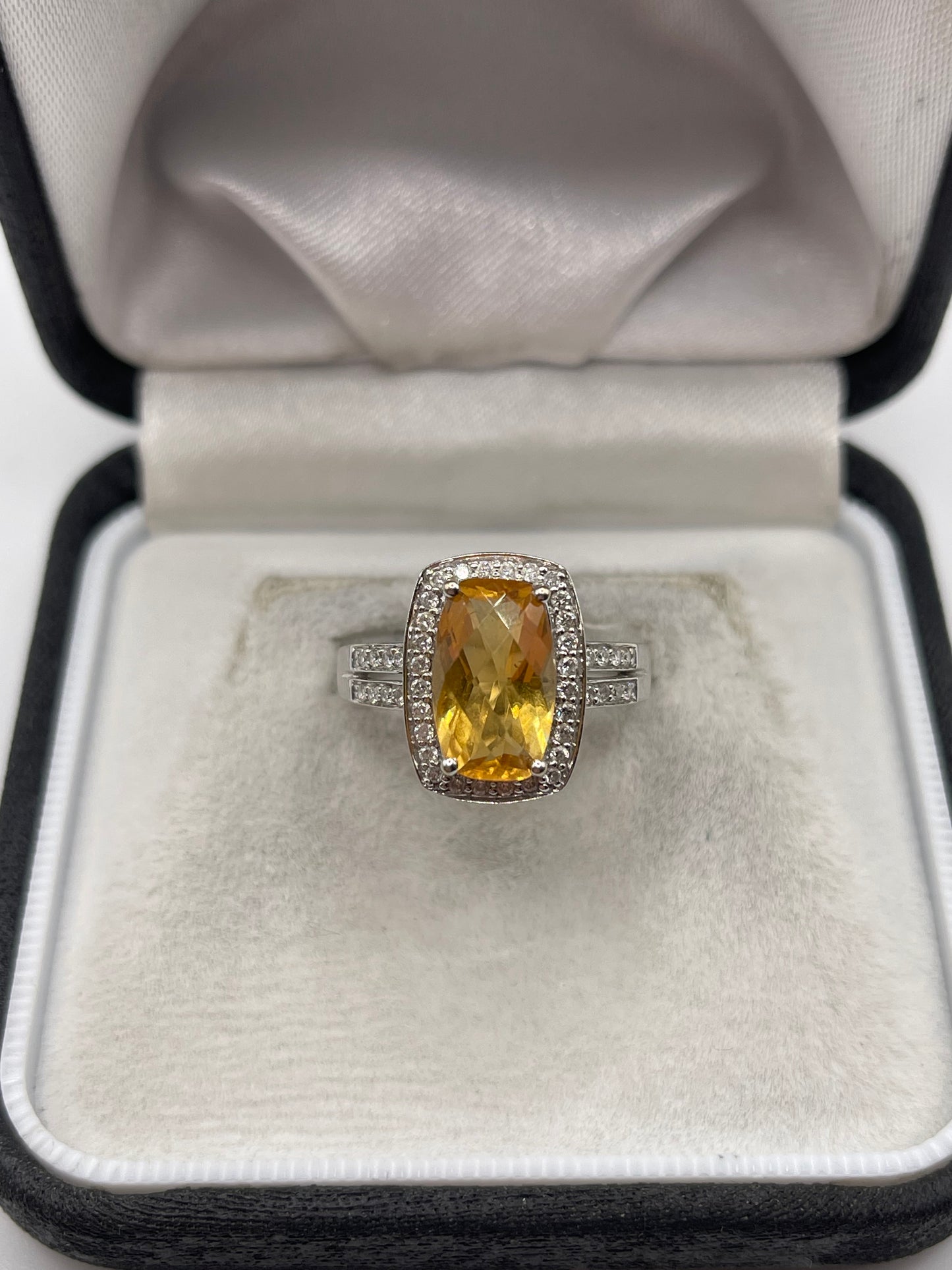 18ct white gold citrine and diamond ring