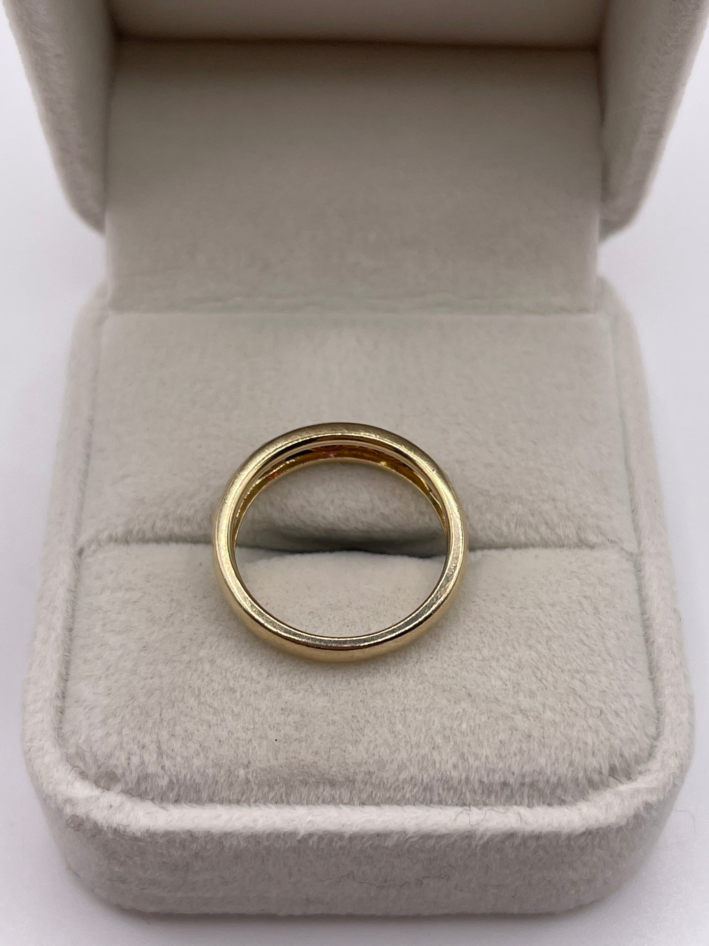 9ct gold sapphire and diamond ring