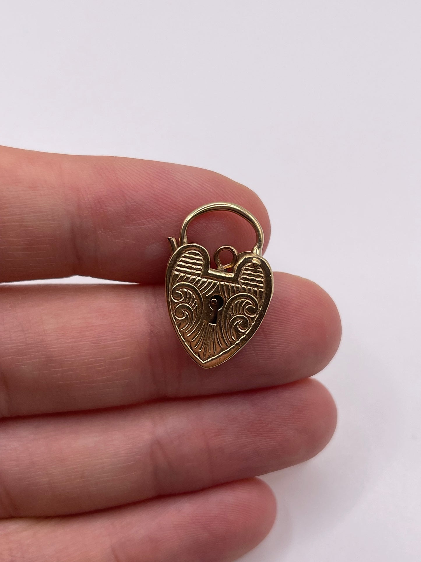 9ct gold engraved padlock 1