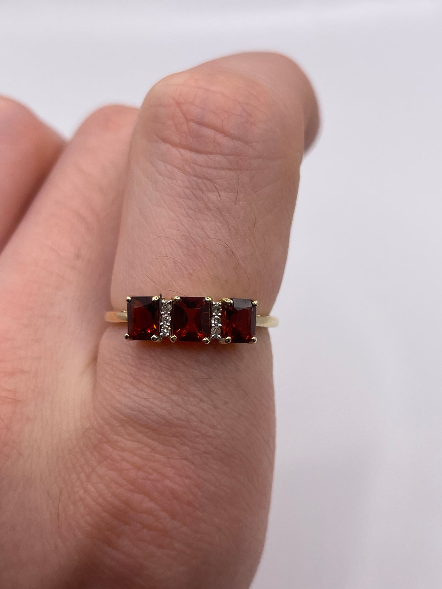9ct gold garnet and diamond ring