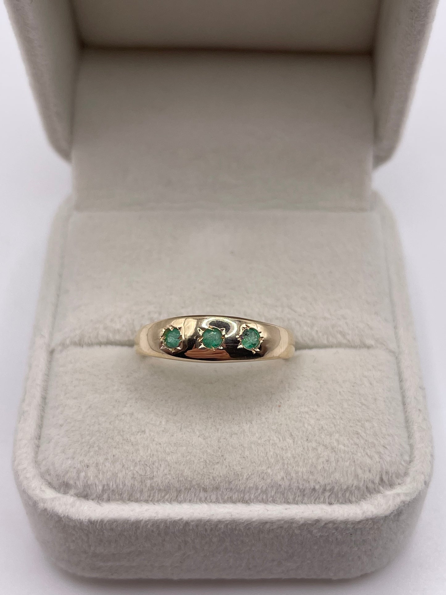 9ct gold emerald gypsy ring