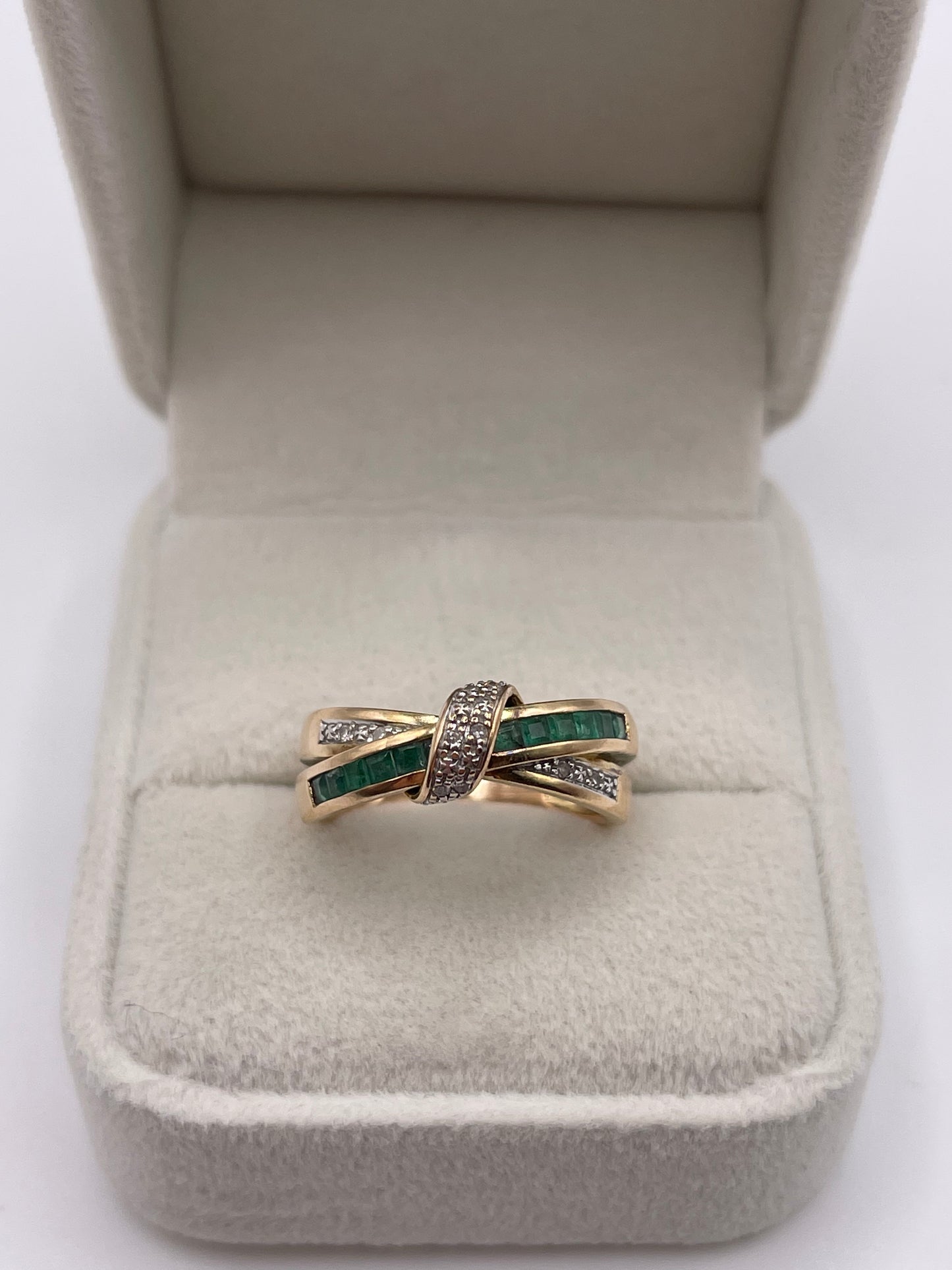 9ct gold emerald and diamond ring
