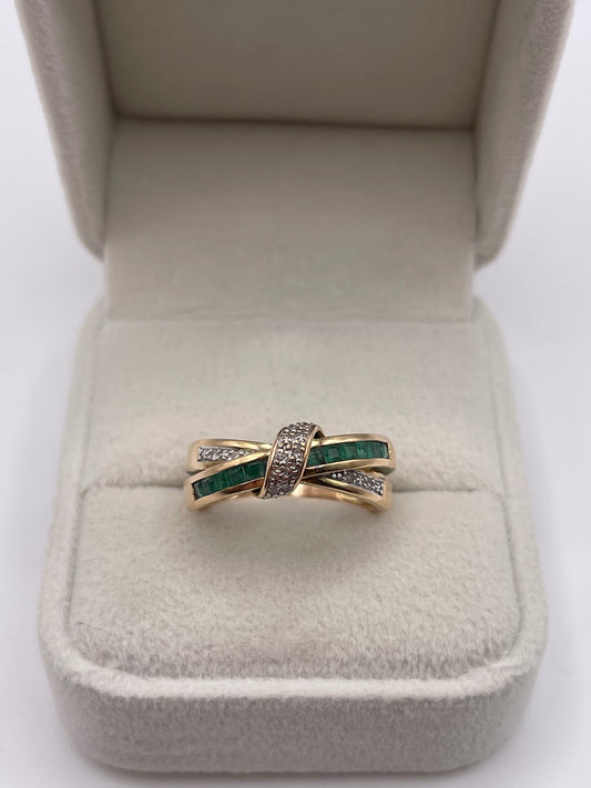 9ct gold emerald and diamond ring