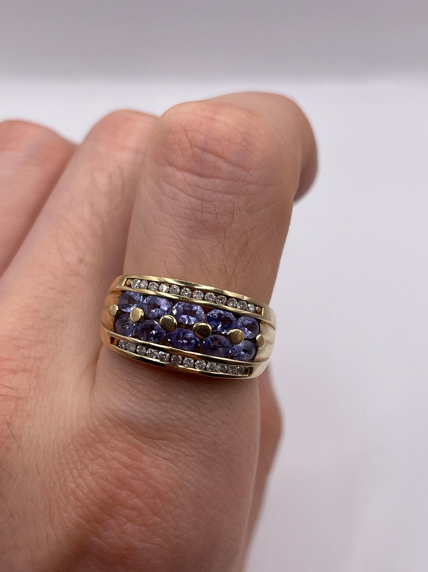 9ct gokd tanzanite and diamond ring