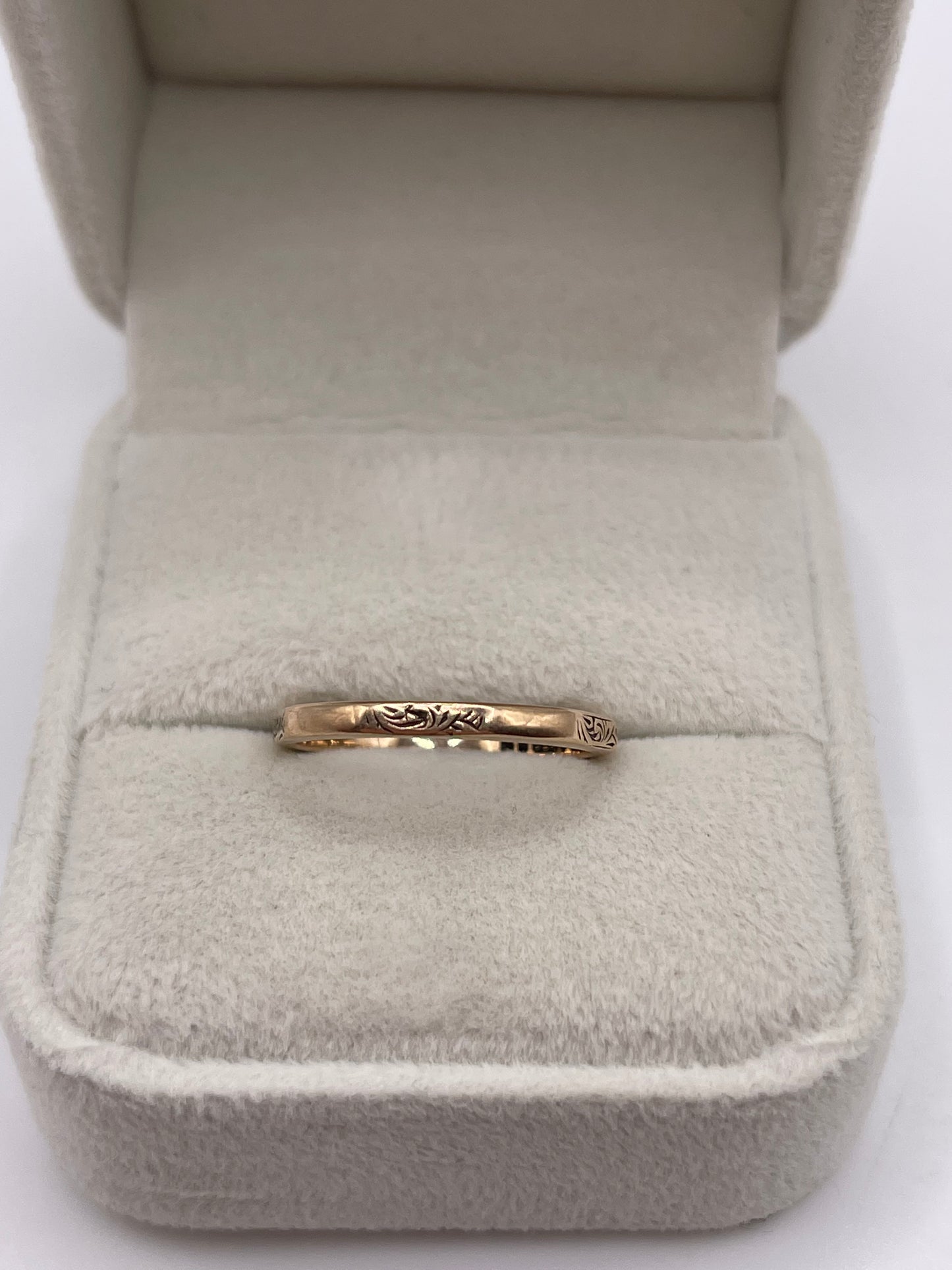 9ct rose gold patterned band