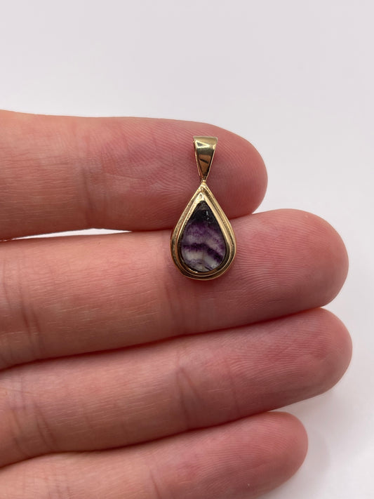 9ct gold blue John pendant