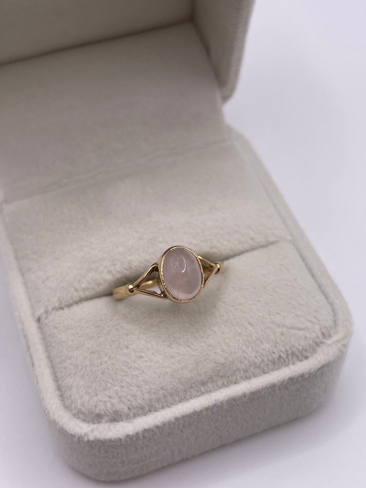 9ct gold rose quartz ring