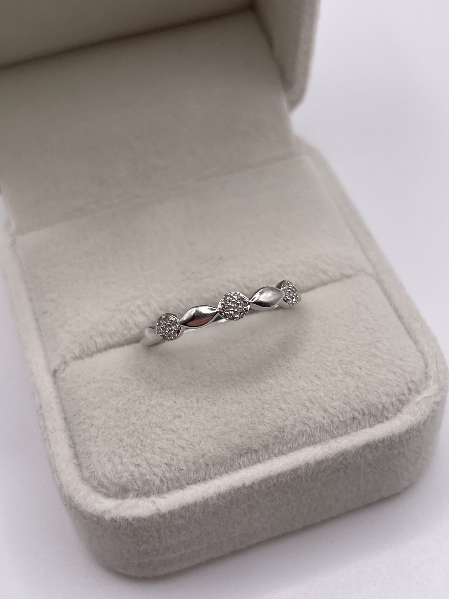 9ct white gold diamond ring