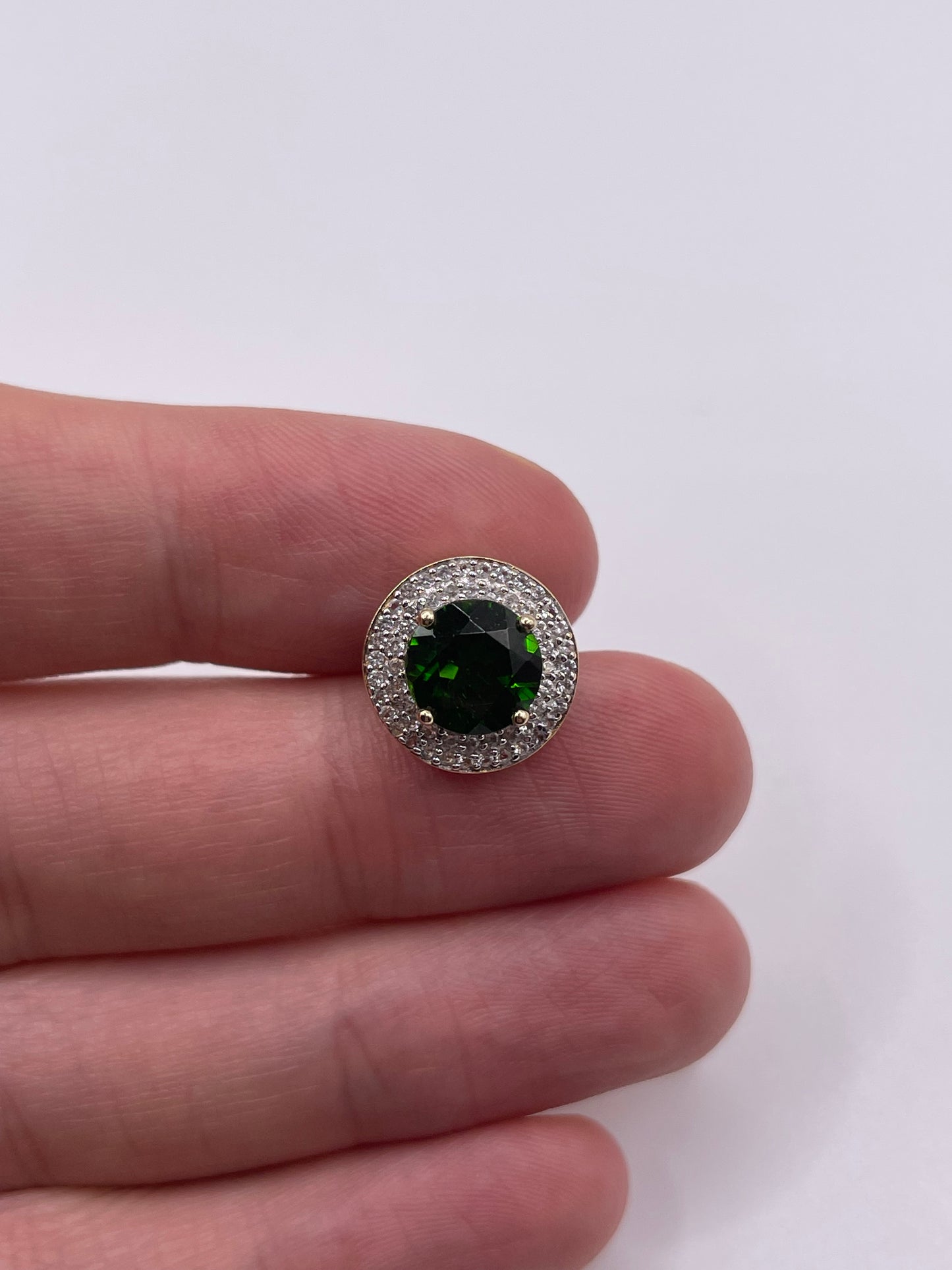 9ct gold diopside and zircon pendant